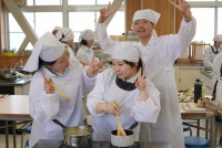 ③