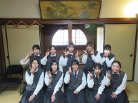 ３